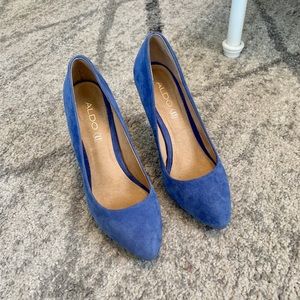 Blue suede pumps